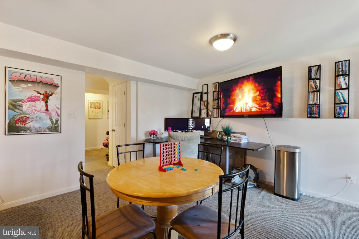142 Connery Terrace Southwest Leesburg, VA 20175 - Photo 18 of 37
