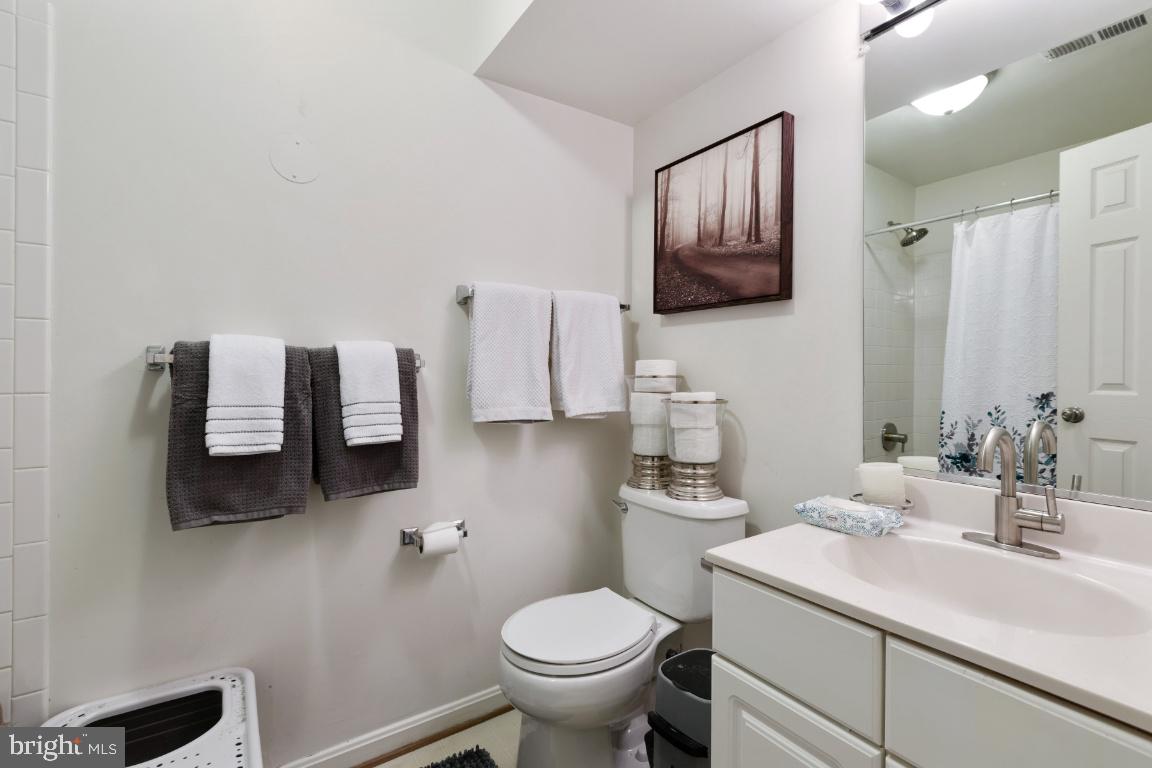 142 Connery Terrace Southwest Leesburg, VA 20175 - Photo 19 of 37