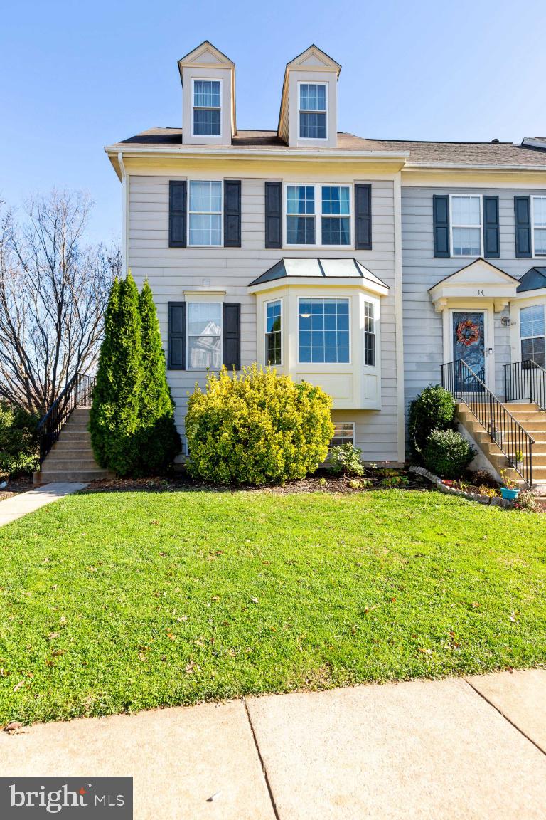 142 Connery Terrace Southwest Leesburg, VA 20175 - Photo 3 of 37