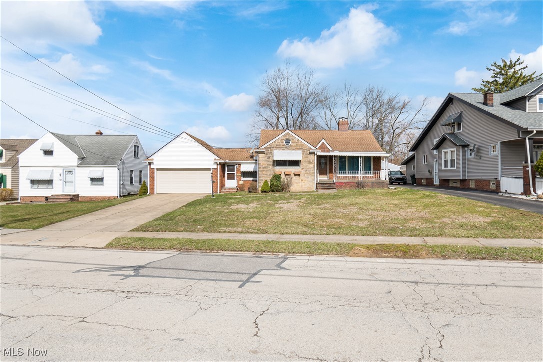 37 Greencroft Road Bedford, OH 44146 - Photo 3 of 27