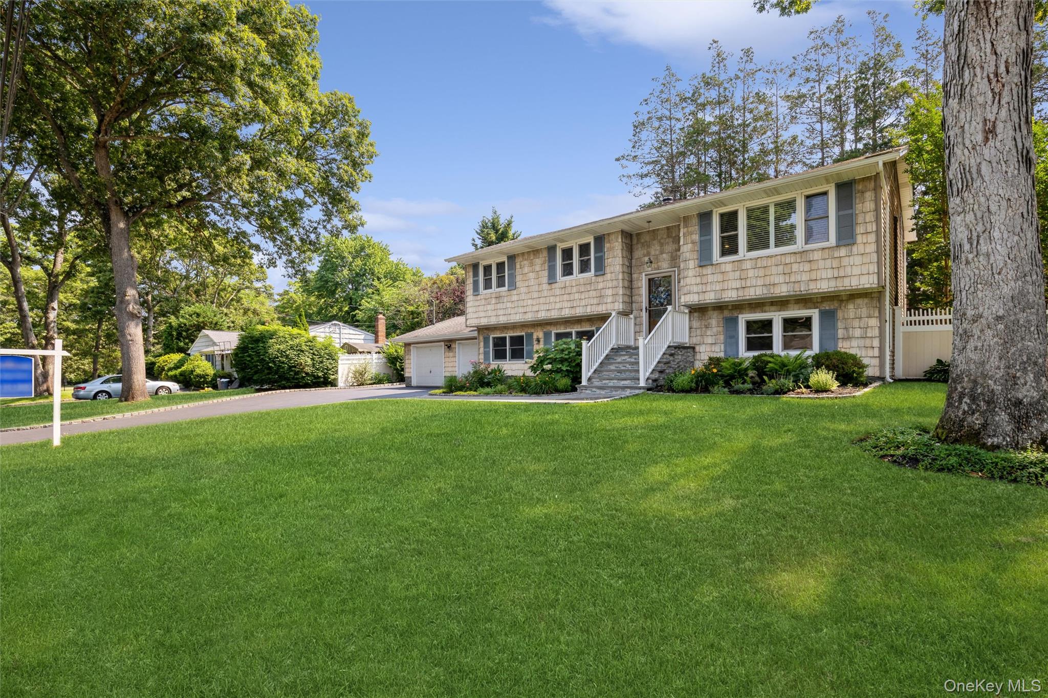 115 Clarendon Road Ronkonkoma, NY 11779 - Photo 42 of 45