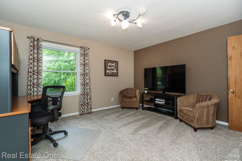 241 East Gunn Road Rochester, MI 48306 - Photo 15 of 24