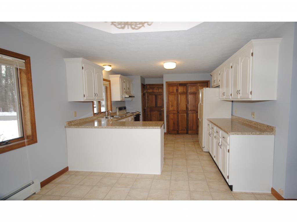 24 Lindsay Road Hooksett, NH 03106 - Photo 2 of 18