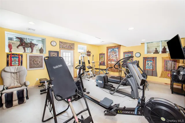 $20,000 | 6 White Lane, Hampton Bays, NY 11946