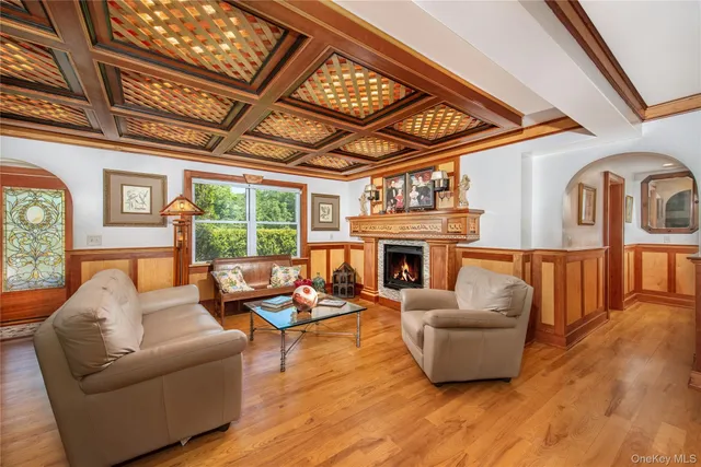 $20,000 | 6 White Lane, Hampton Bays, NY 11946