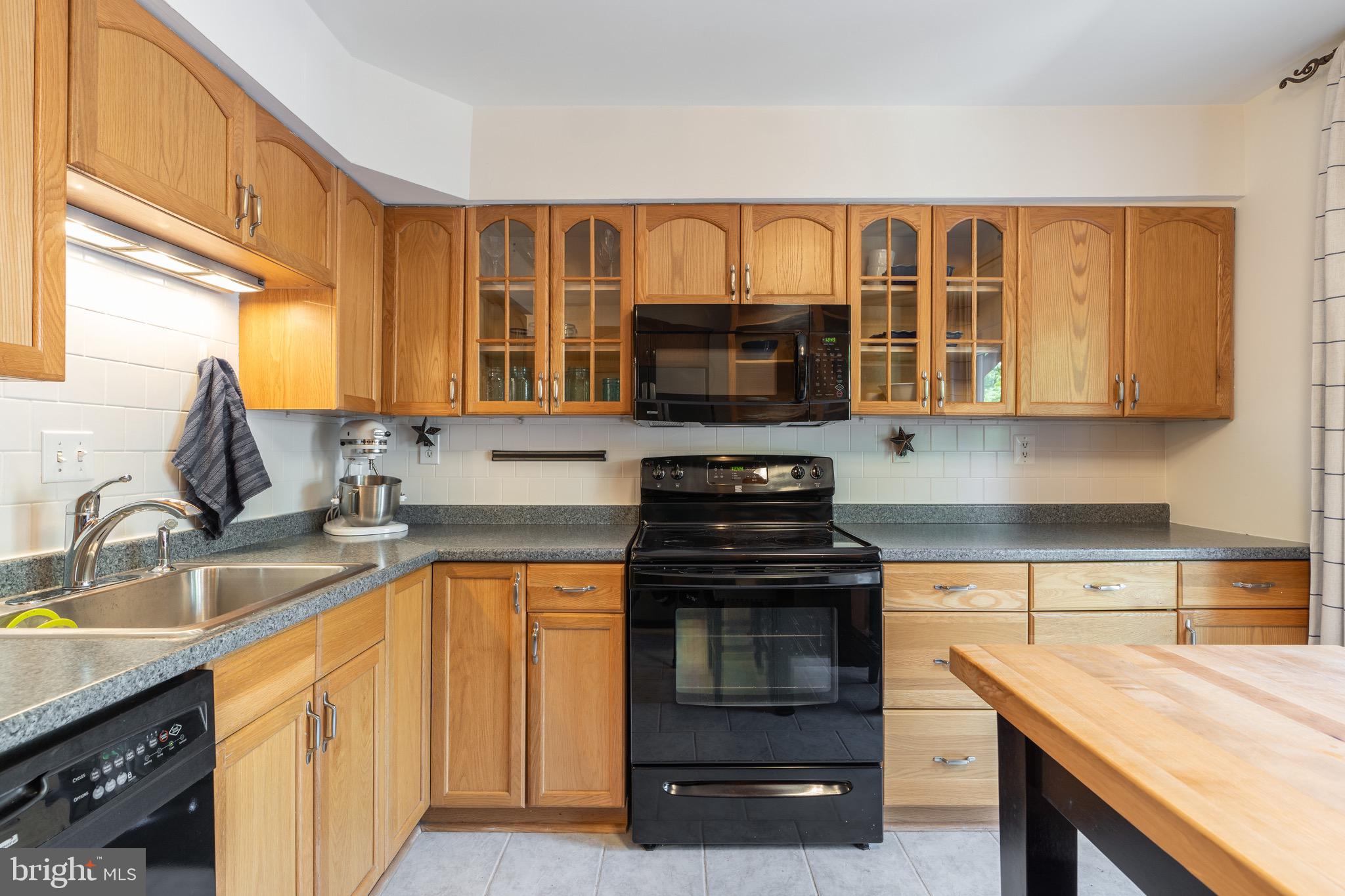 1656 Valencia Way Reston, VA 20190 - Photo 18 of 50 Kitchen