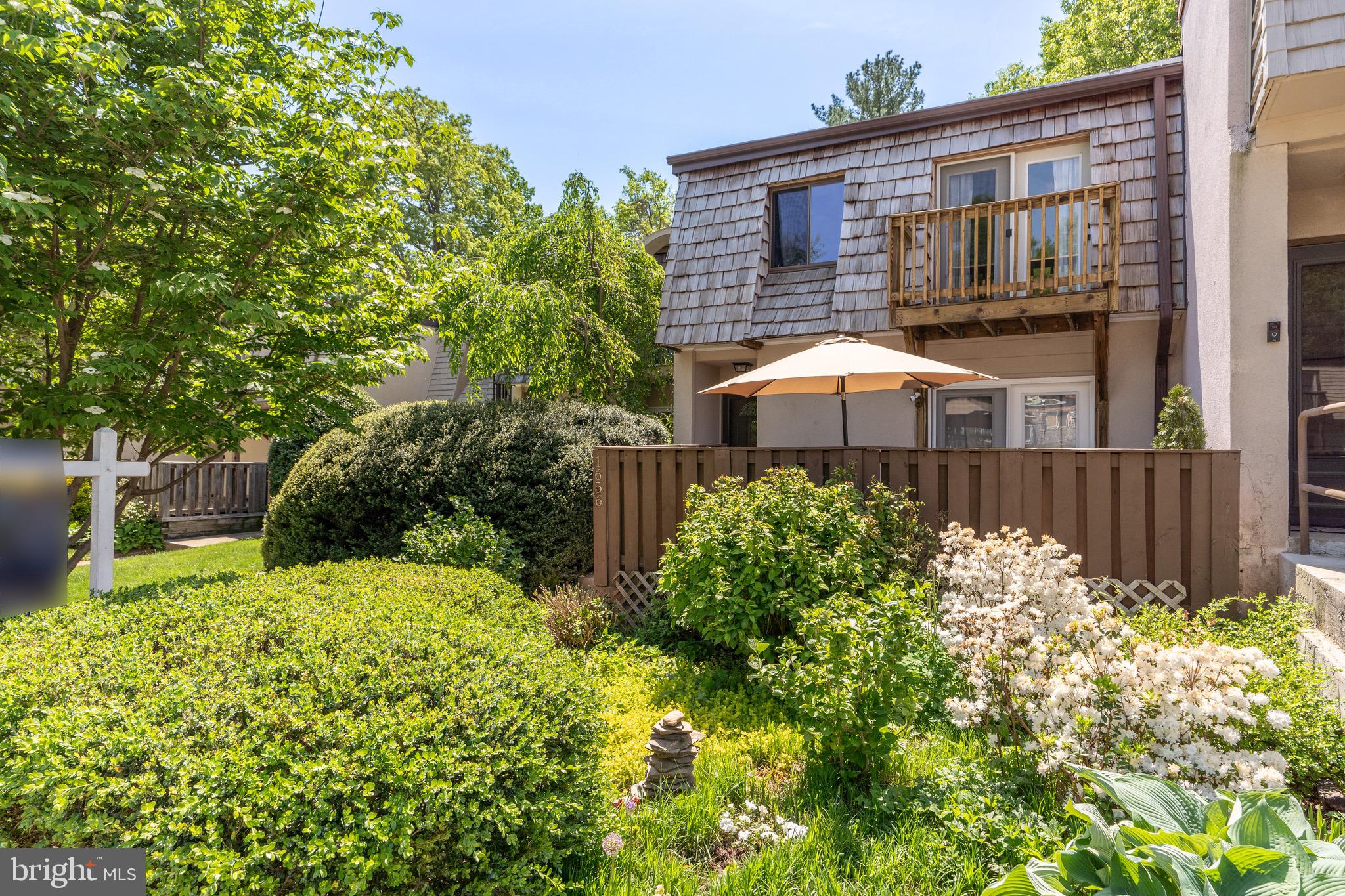 1656 Valencia Way Reston, VA 20190 - Photo 2 of 50 Full of charm and character