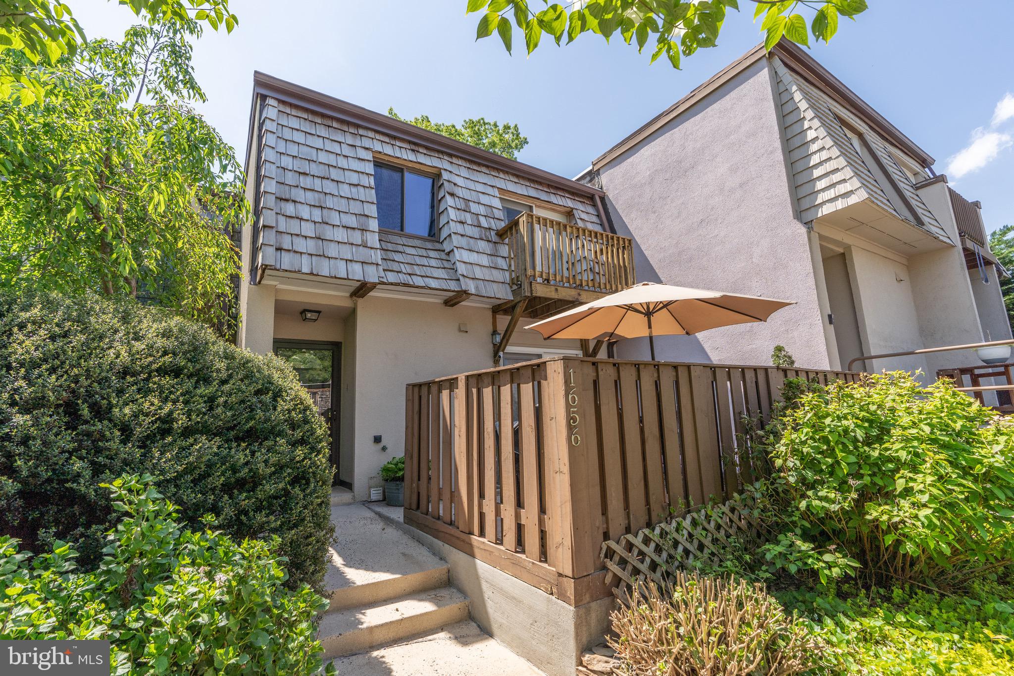 1656 Valencia Way Reston, VA 20190 - Photo 3 of 50 3 levels & 3 bedrooms