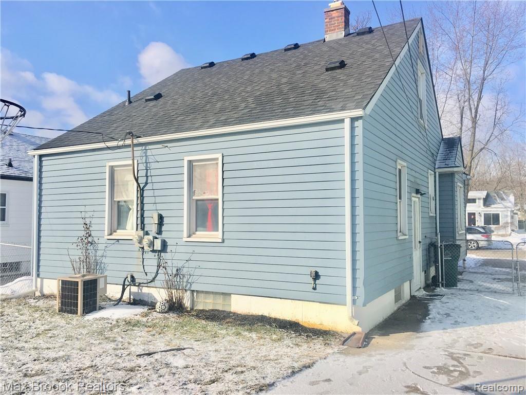 3084 Wakefield Road Berkley, MI 48072 - Photo 2 of 19