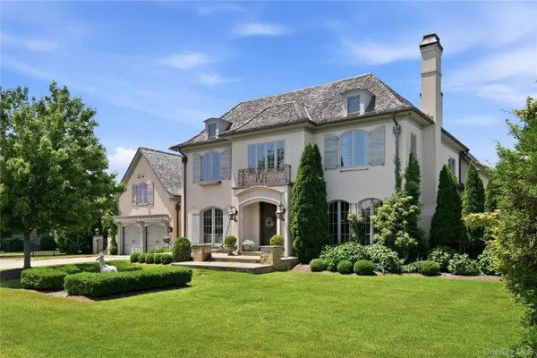 $3,690,000 | 7 Sexton Drive, West Islip, NY 11795