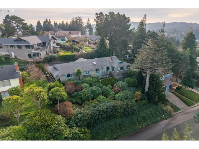 $525,000 | 875 Signal Way, Coos Bay, OR 97420