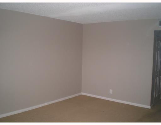 4048 Hythe A, Unit 4048 Boca Raton, FL 33434 - Photo 3 of 6 Living Room