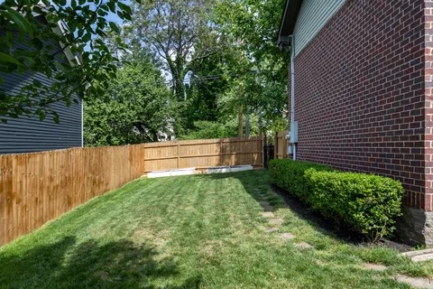 a view of yard with green space