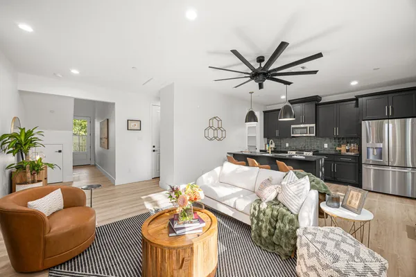 $2,100 | 4611 Dewberry Street, Unit B, Houston, TX 77021