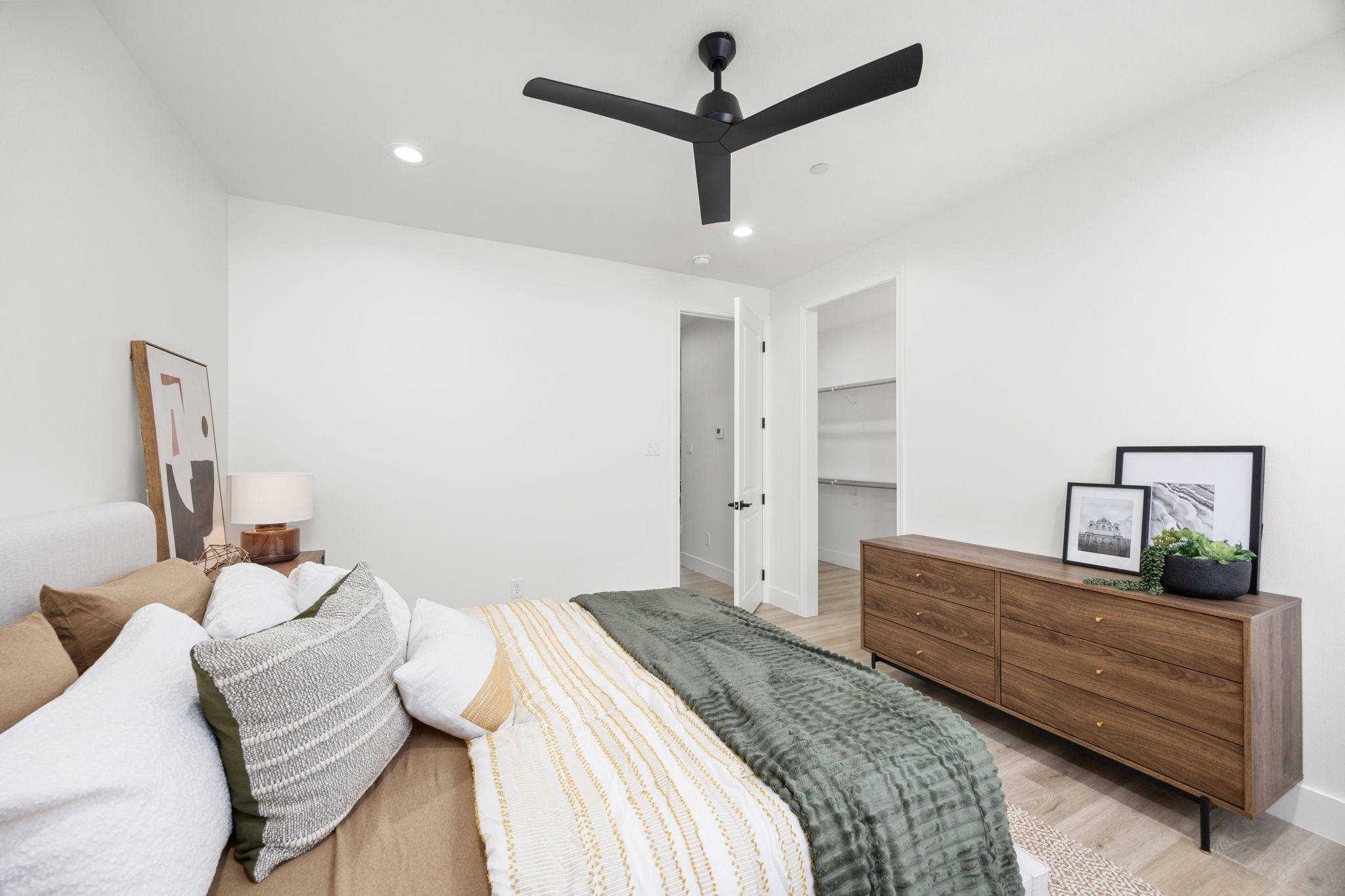 4611 Dewberry Street, Unit B Houston, TX 77021 - Photo 16 of 24 a bedroom with a bed and a dresser