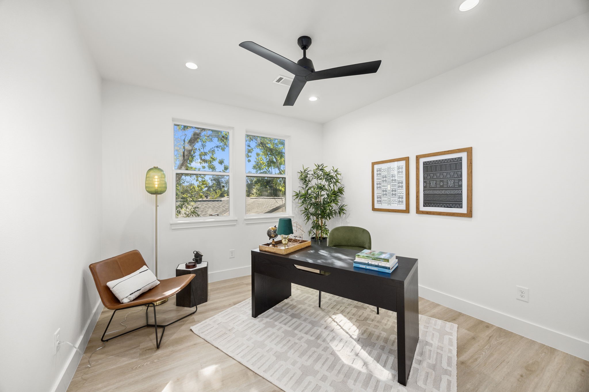 4611 Dewberry Street, Unit B Houston, TX 77021 - Photo 18 of 24 a living room with furniture and a window