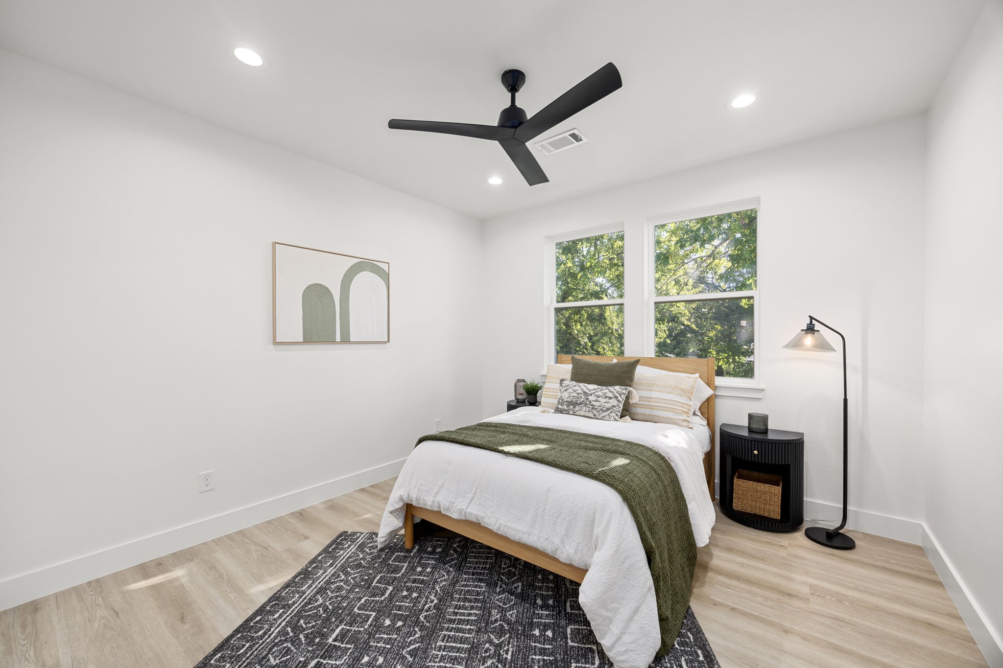 4611 Dewberry Street, Unit B Houston, TX 77021 - Photo 20 of 24 a bed room with a bed and a window