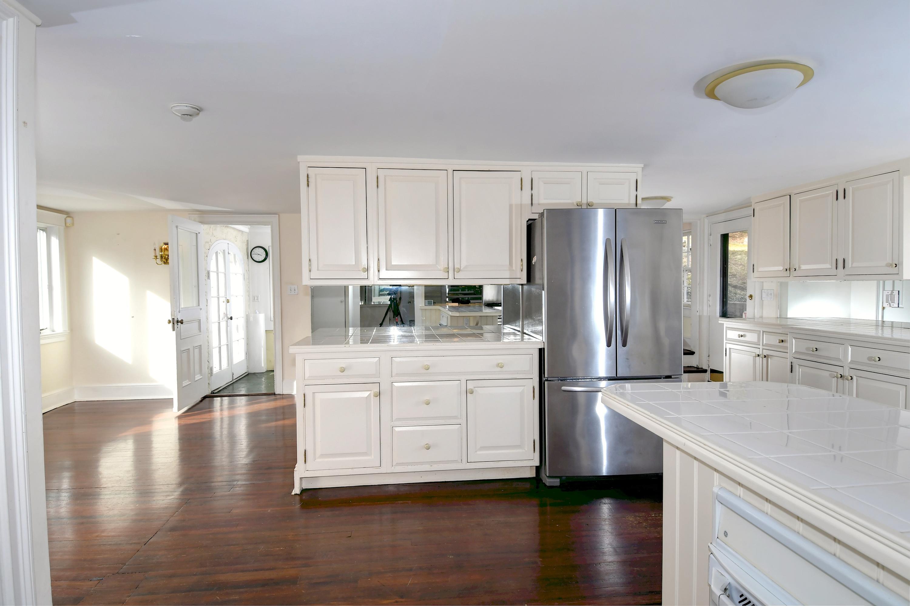 431 Greenley Road New Canaan, CT 06840 - Photo 11 of 25 Kitchen