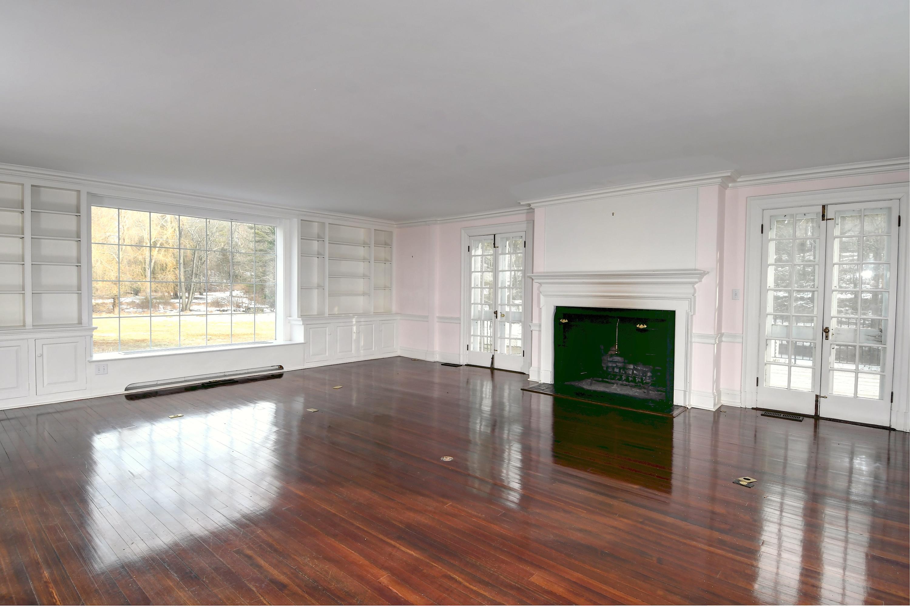 431 Greenley Road New Canaan, CT 06840 - Photo 16 of 25 Living Room