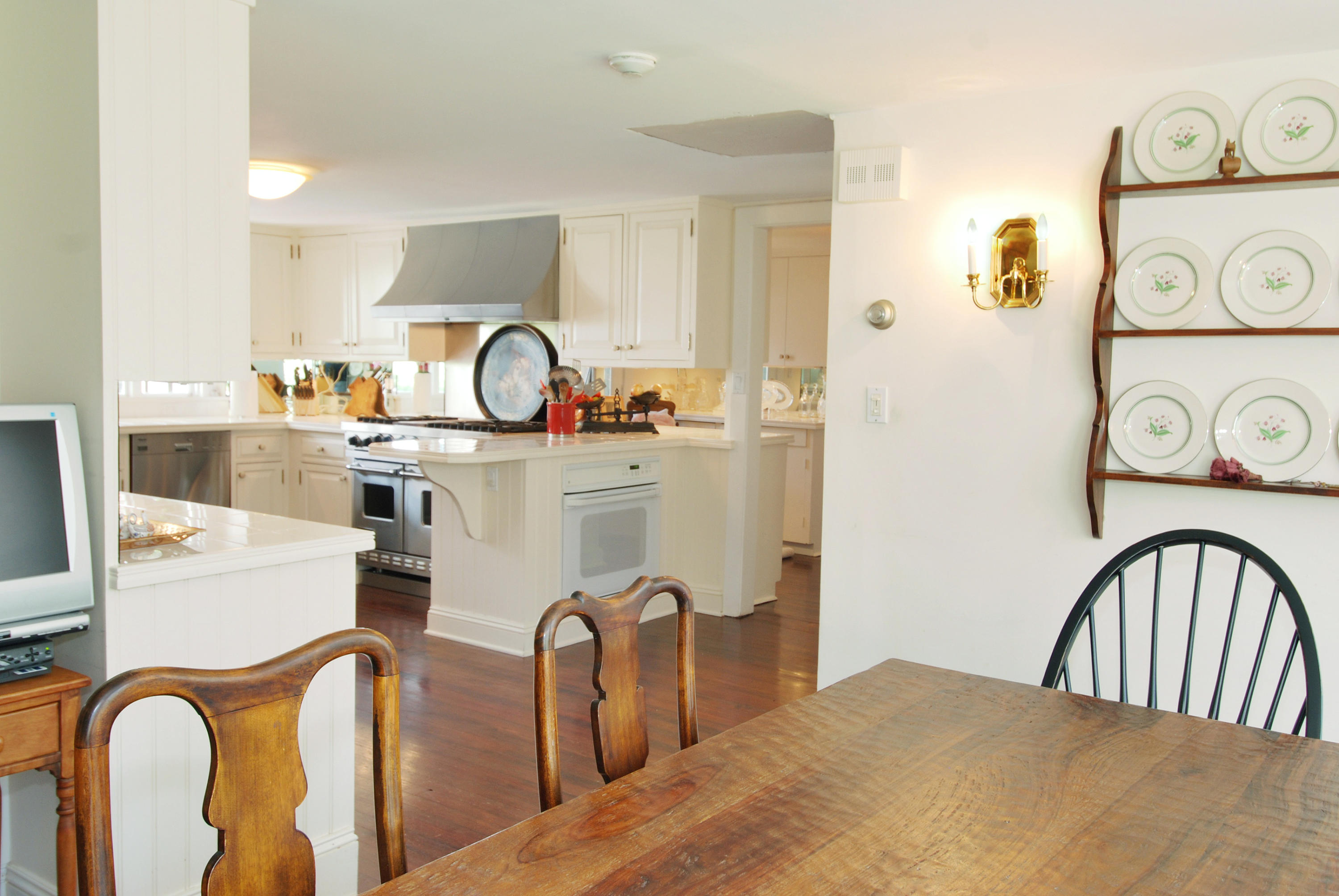 431 Greenley Road New Canaan, CT 06840 - Photo 9 of 25 Breakfast