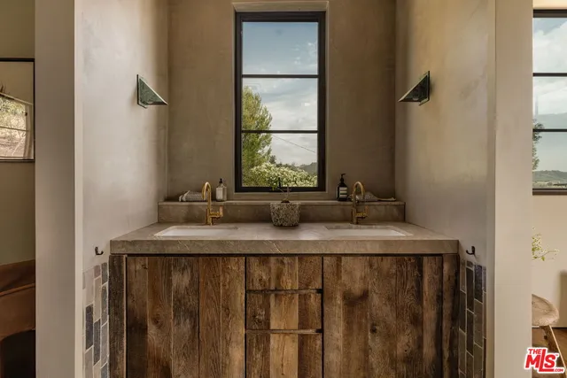 $3,995,000 | 225 Powderhorn Ranch Road, Topanga, CA 90290