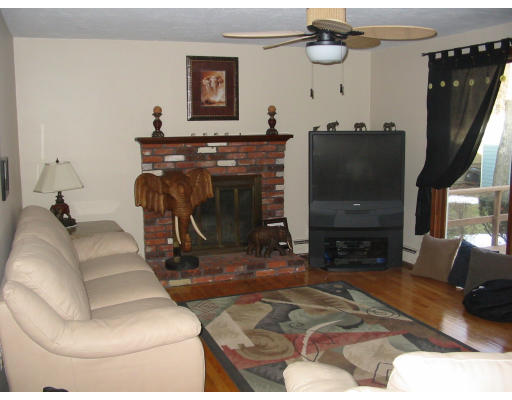 14 Bunker Hill Road Shrewsbury, MA 01545 - Photo 4 of 12 Gallery Image 4