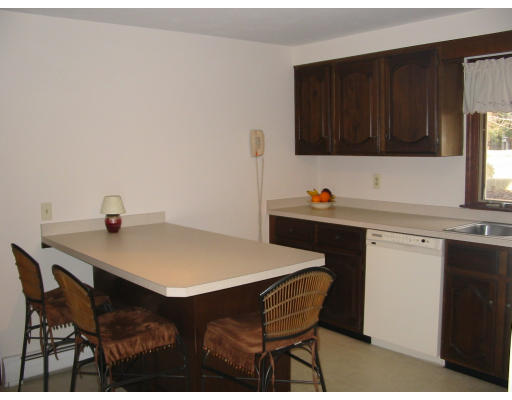 14 Bunker Hill Road Shrewsbury, MA 01545 - Photo 6 of 12 Gallery Image 6