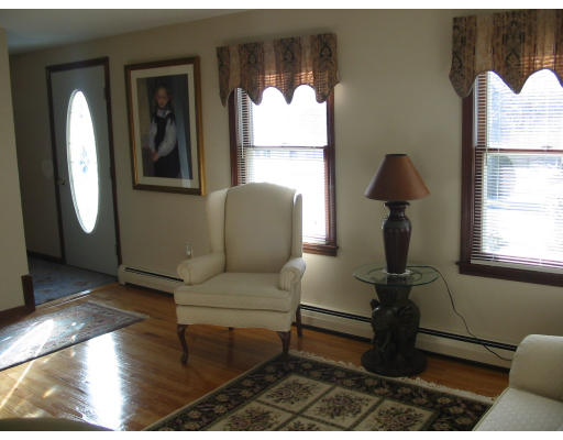 14 Bunker Hill Road Shrewsbury, MA 01545 - Photo 7 of 12 Gallery Image 7