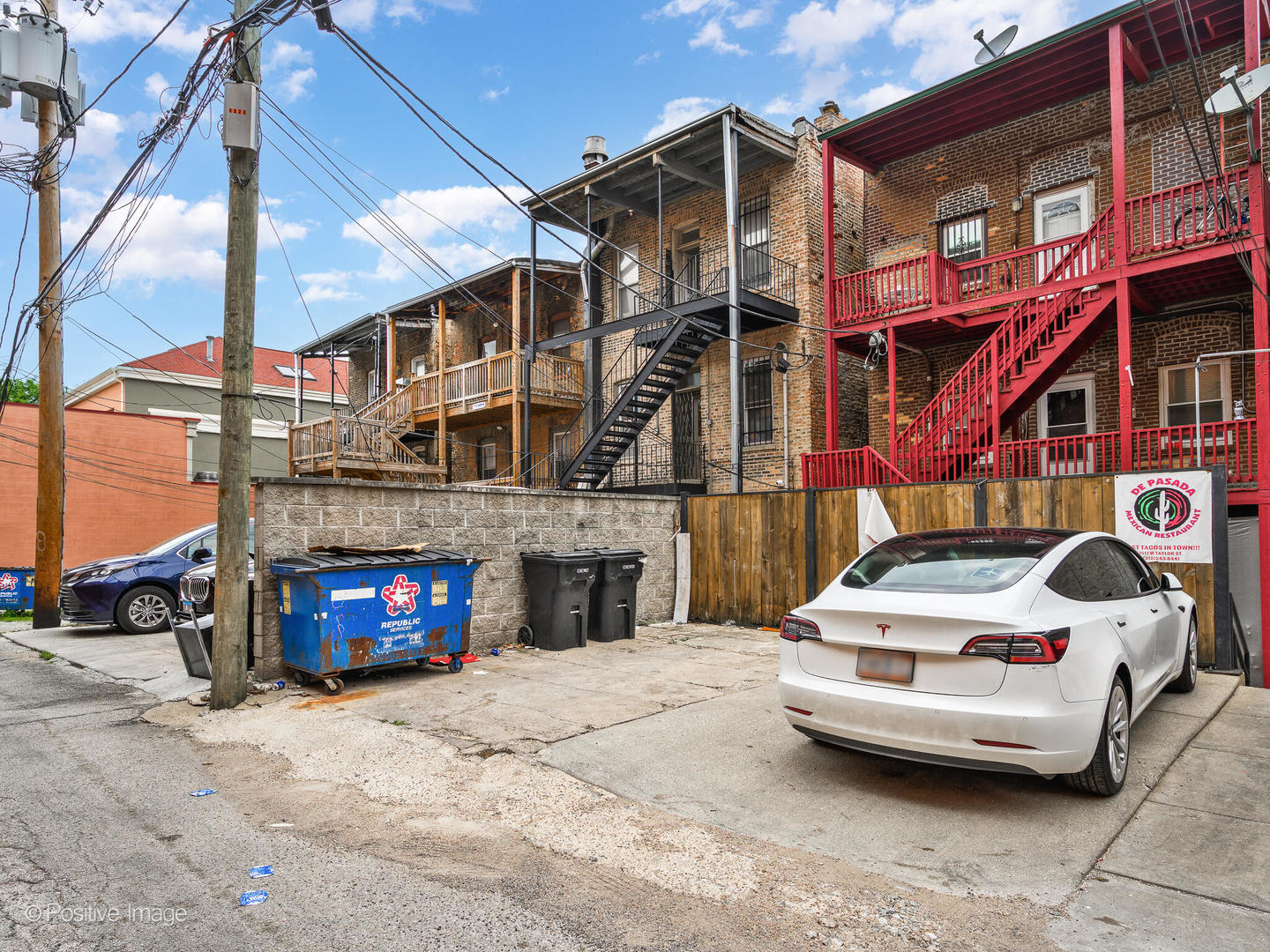 1517 West Taylor Street Chicago, IL 60607 - Photo 27 of 27 a car parked in front of a building