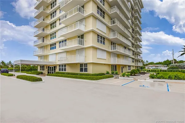 $9,000 | 500 Ocean Drive, Unit W11, North Palm Beach, FL 33408