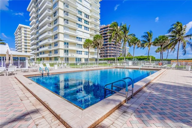 $9,000 | 500 Ocean Drive, Unit W11, North Palm Beach, FL 33408