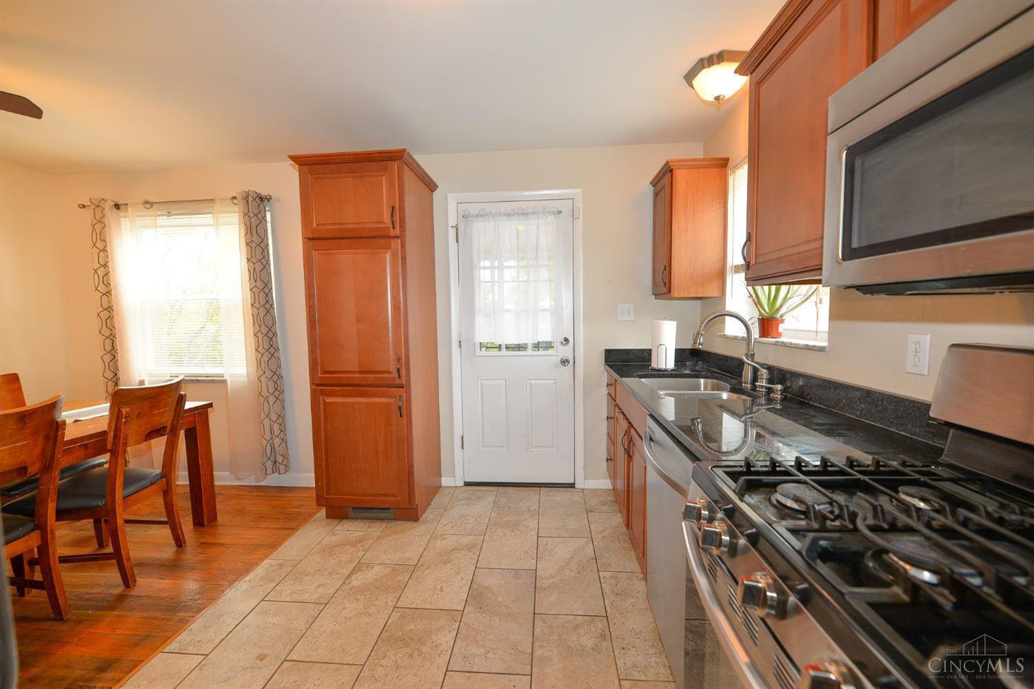 3363 Alexis Road Cincinnati, OH 45239 - Photo 12 of 48