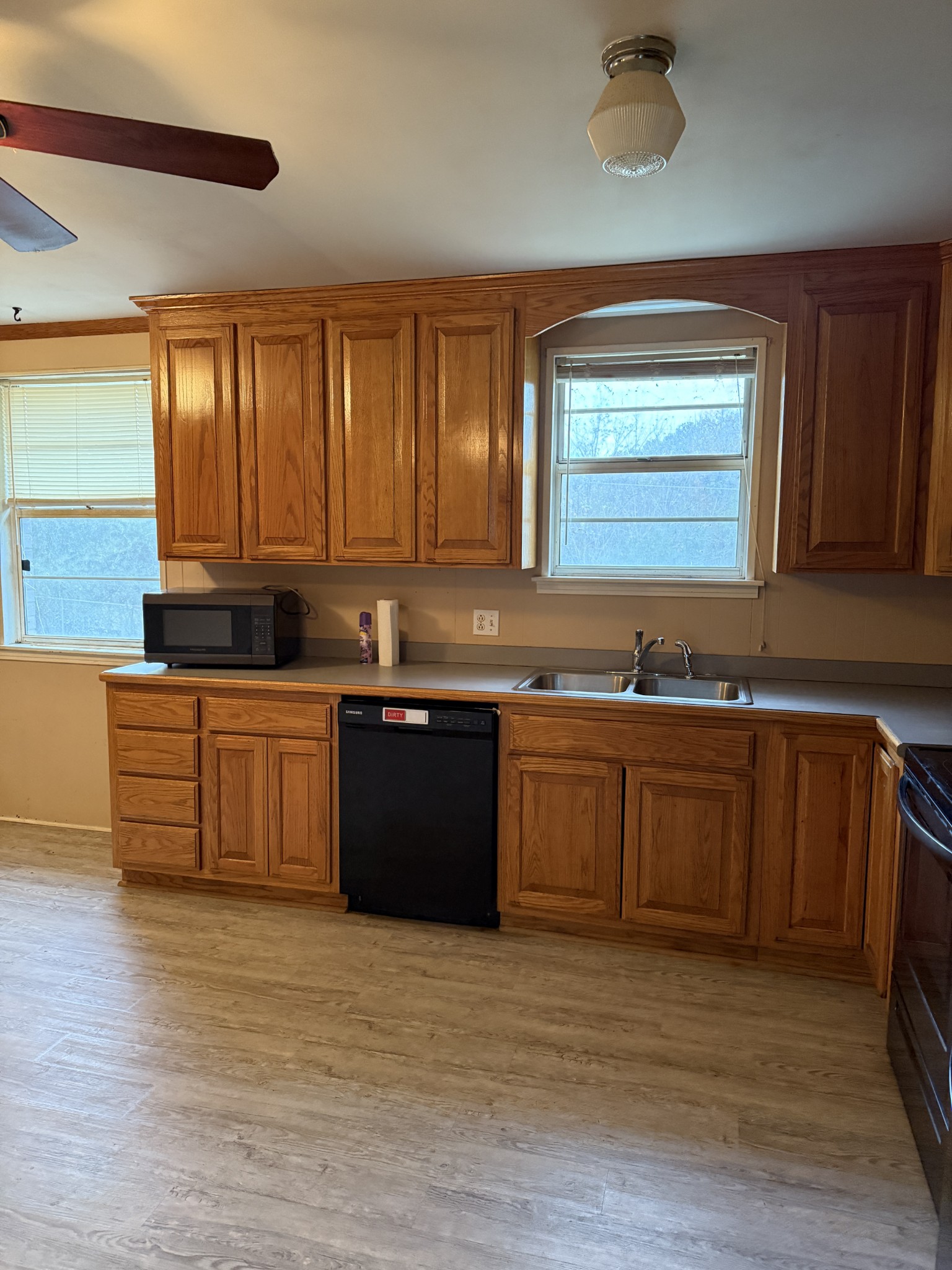 114 Edgefield Circle Dickson, TN 37055 - Photo 14 of 19 Gallery Image 14