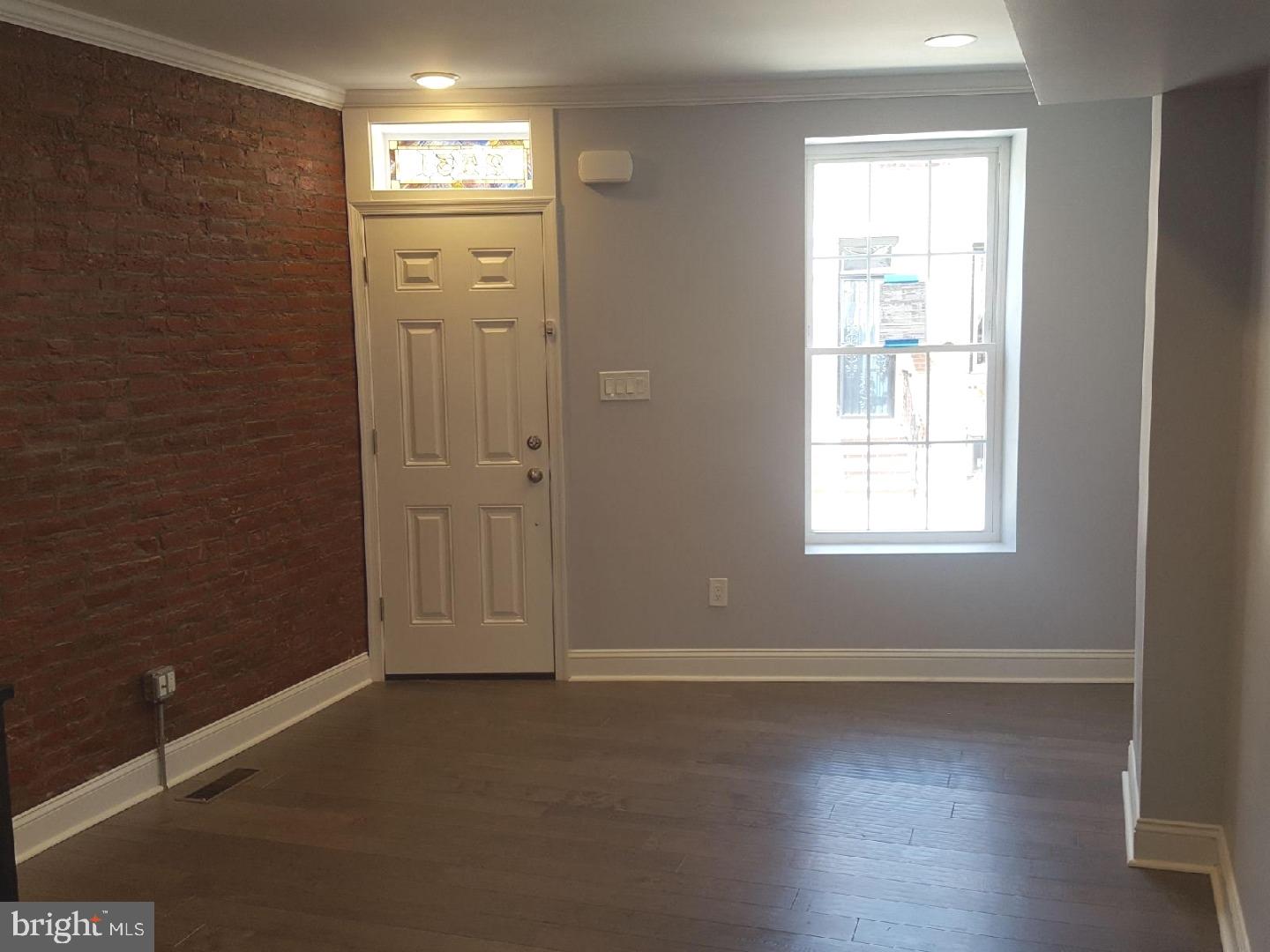 2531 Collins Street Philadelphia, PA 19125 - Photo 4 of 25 Living Room