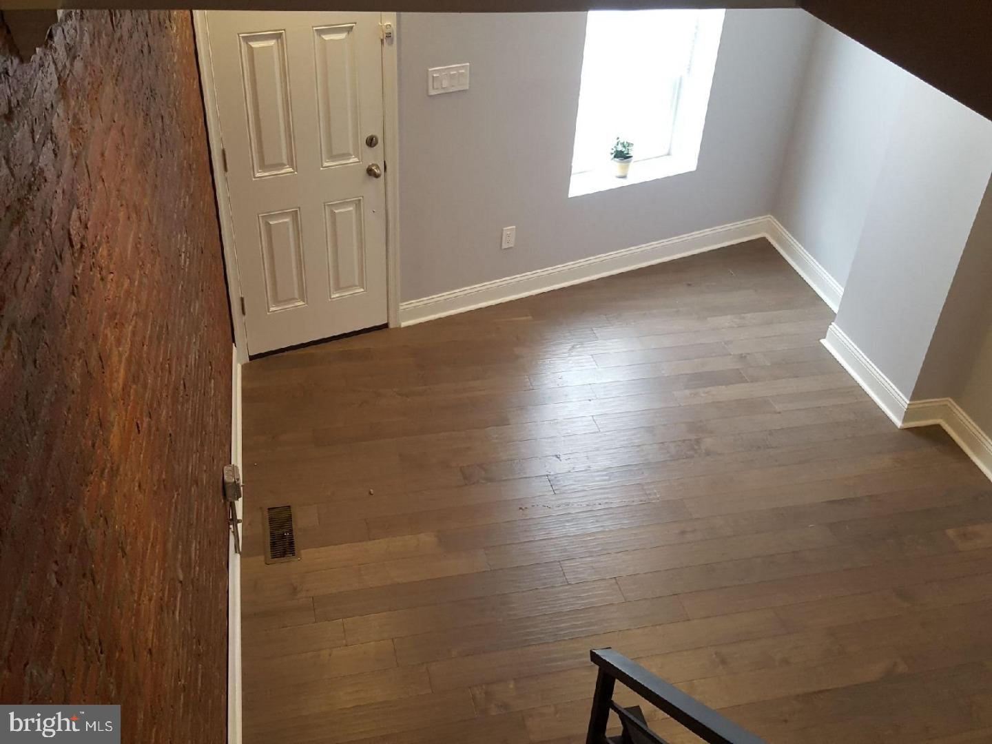 2531 Collins Street Philadelphia, PA 19125 - Photo 5 of 25 Living Room