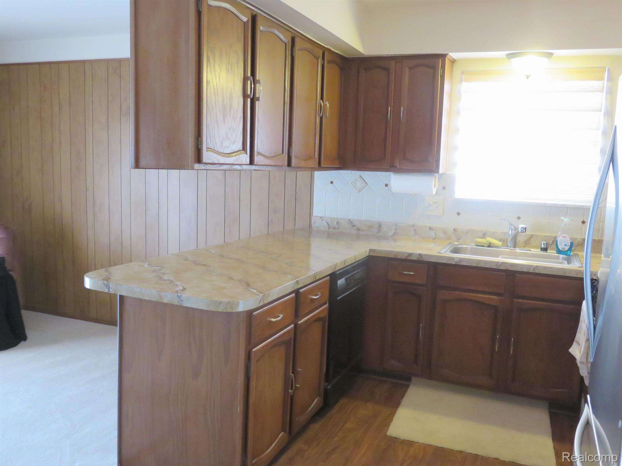 2208 Cumberland Road Rochester, MI 48307 - Photo 8 of 24 Gallery Image 8