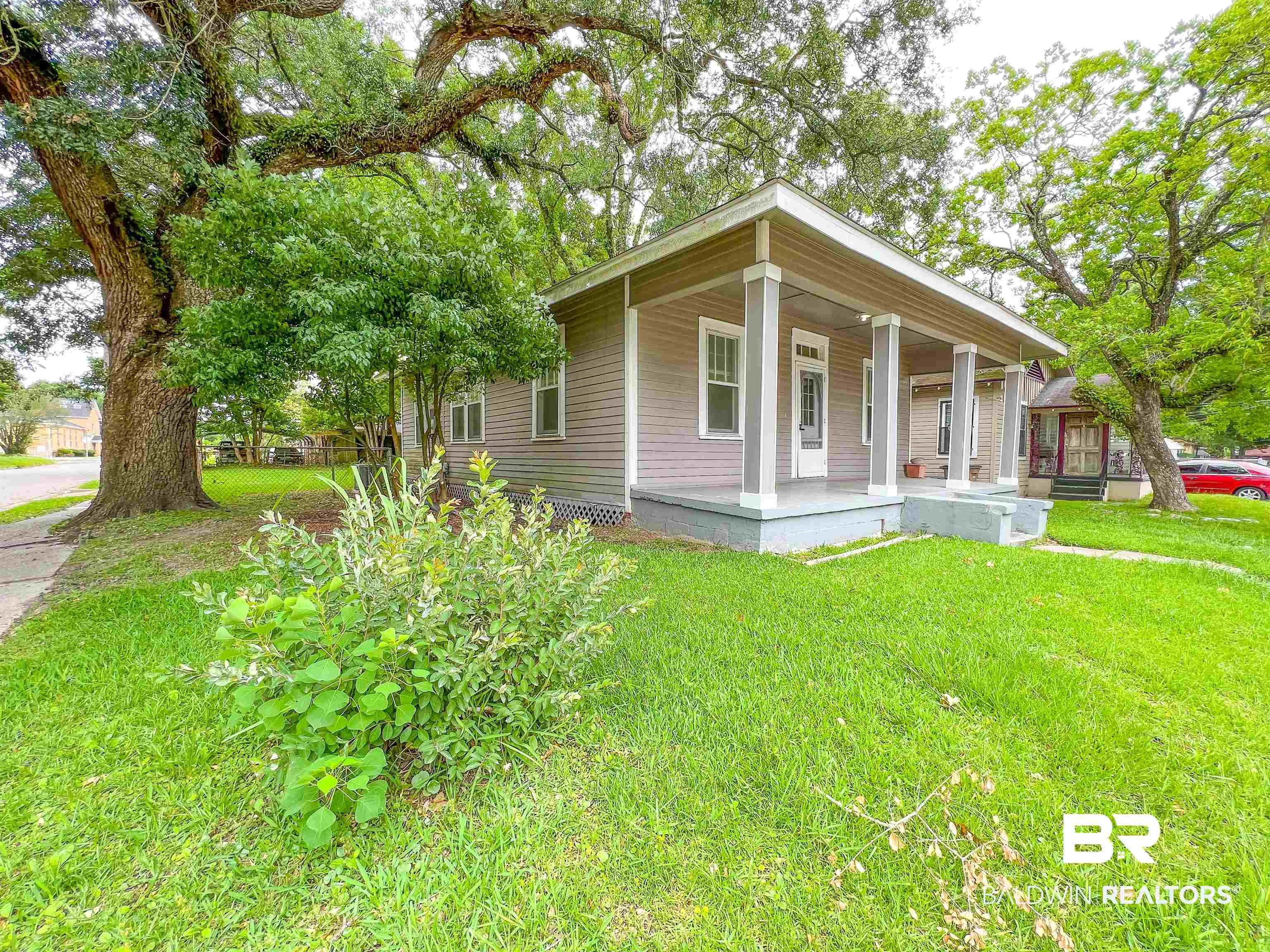 1164 Seneca Street Mobile, AL 36605 - Photo 2 of 22 View of front facade with a front yard and covered porch
