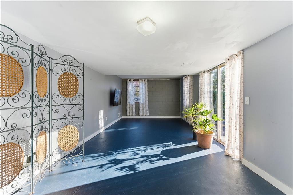 3033 Thrasher Circle Decatur, GA 30032 - Photo 18 of 25 a living room with couch and a large window