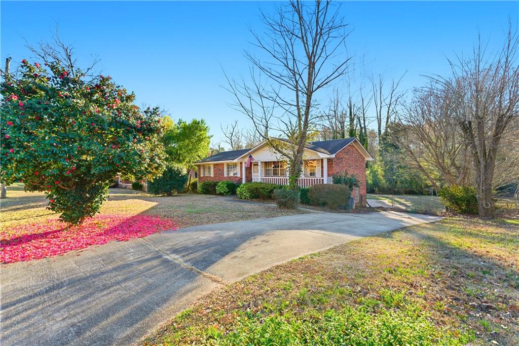 3033 Thrasher Circle Decatur, GA 30032 - Photo 2 of 25 a front view of house with yard