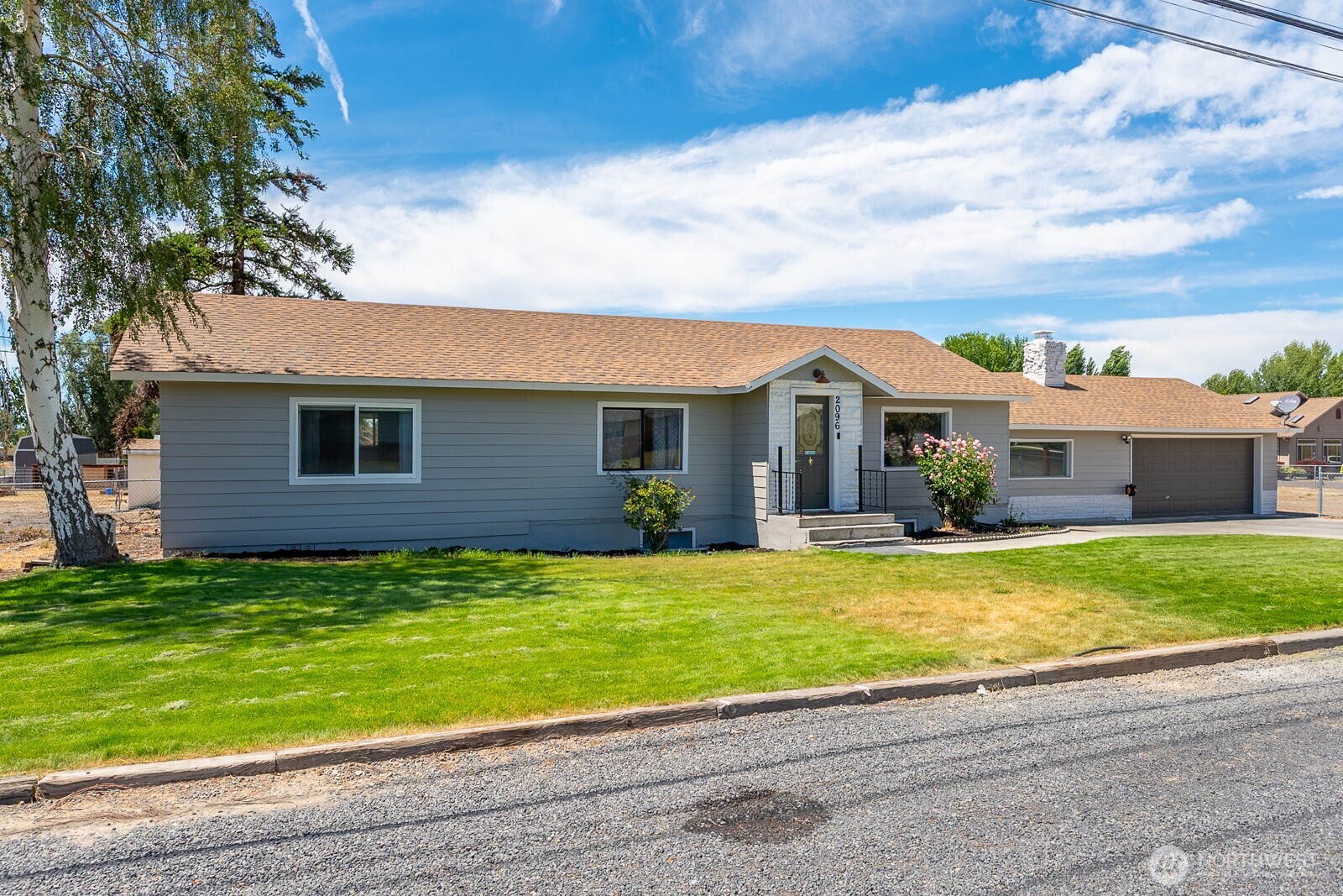 2096 Hamilton Road Northeast Moses Lake, WA 98837 - Photo 2 of 38