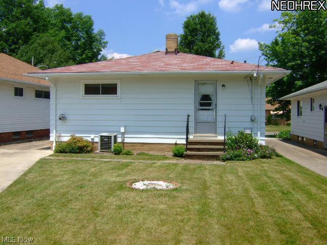 13634 Carpenter Road Garfield Heights, OH 44125 - Photo 3 of 24 The manicured lawn is a breeze to take care of!