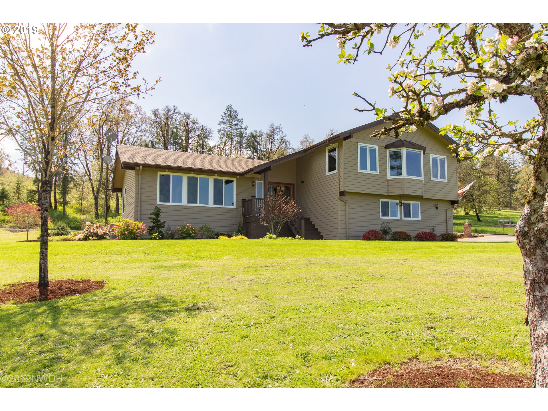 26614 Crow Road Eugene, OR 97402 - Photo 1 of 32 Gallery Image 1