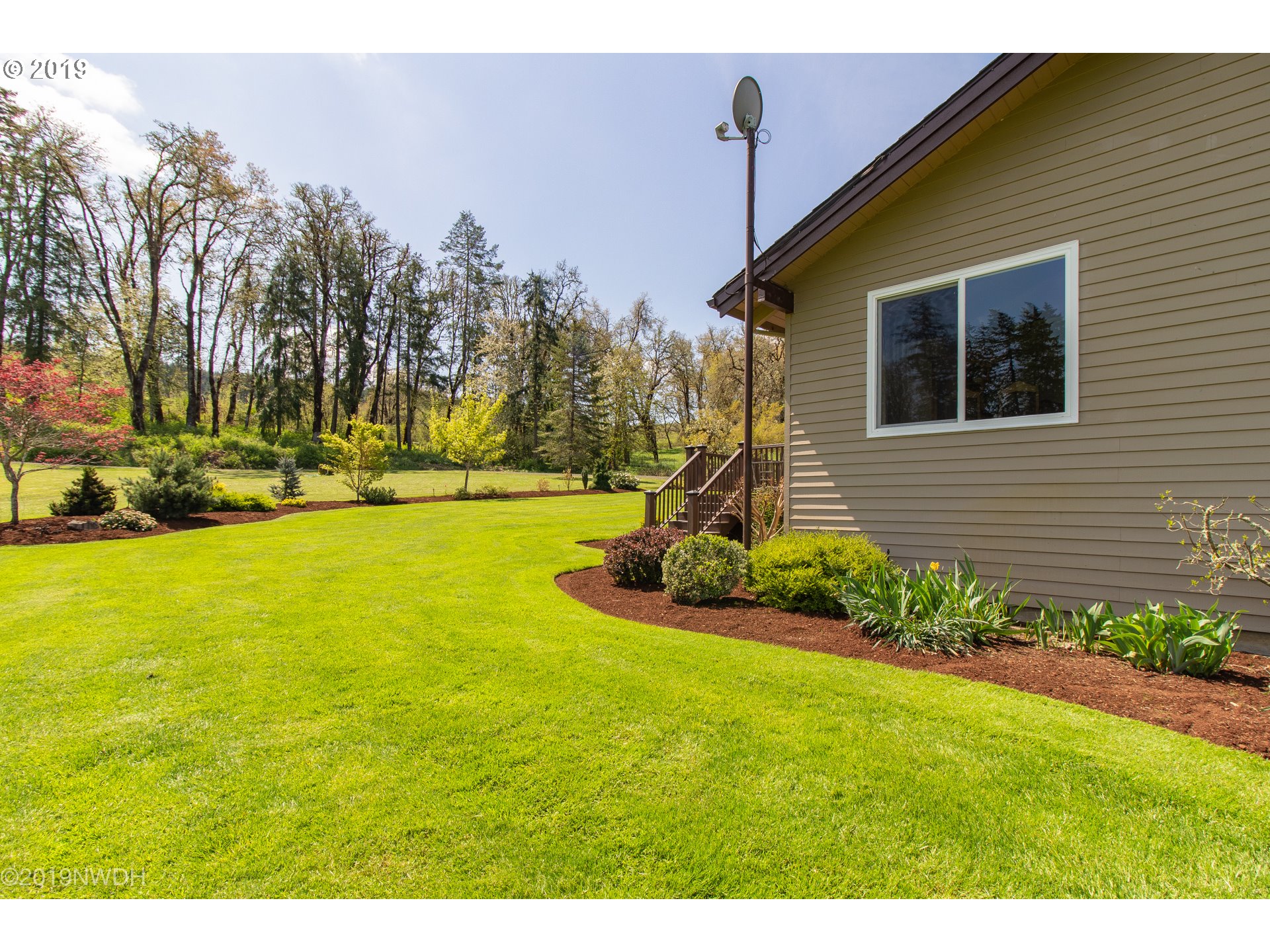 26614 Crow Road Eugene, OR 97402 - Photo 3 of 32 Gallery Image 3