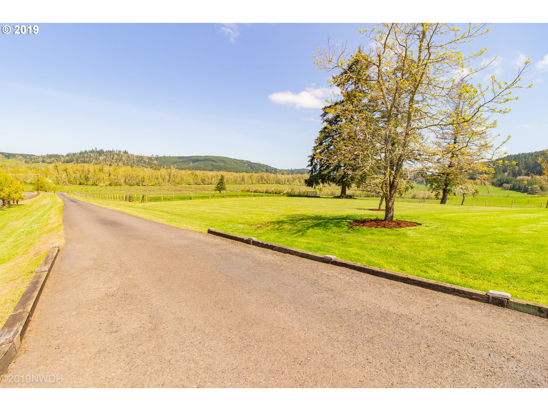 26614 Crow Road Eugene, OR 97402 - Photo 7 of 32 Gallery Image 7