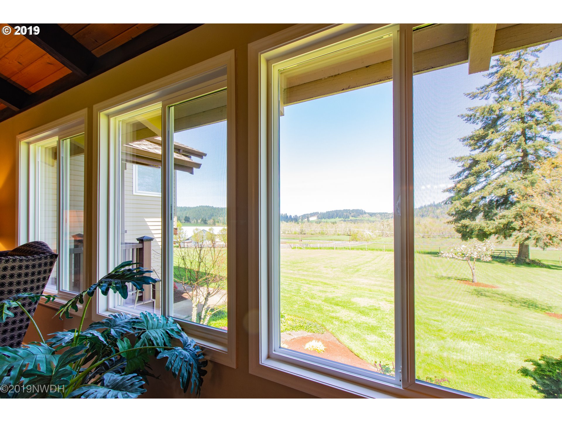 26614 Crow Road Eugene, OR 97402 - Photo 10 of 32 Gallery Image 10