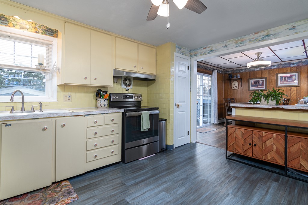 54 Ansonia Road Warwick, RI 02889 - Photo 13 of 35 Gallery Image 13