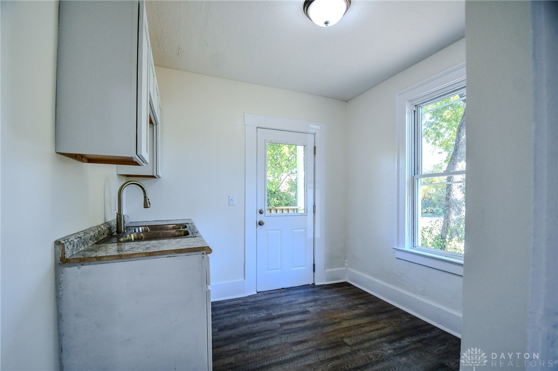 828 East Main Street Springfield, OH 45503 - Photo 22 of 46