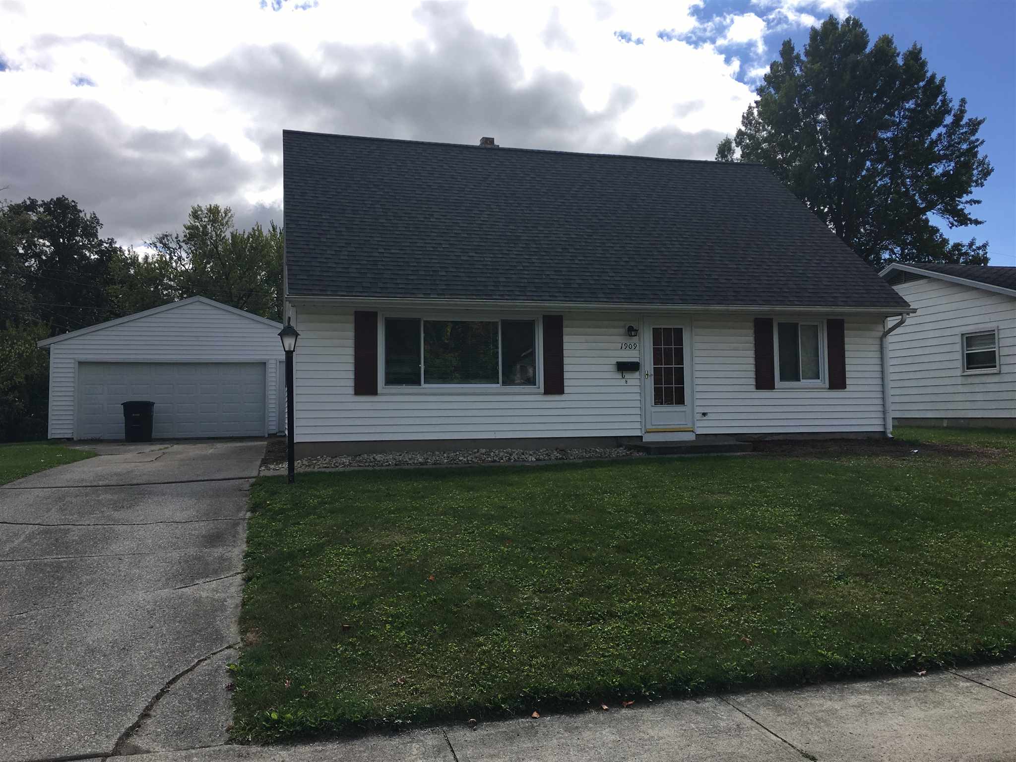 1909 Maplewood Road Fort Wayne, IN 46819 - Photo 1 of 28