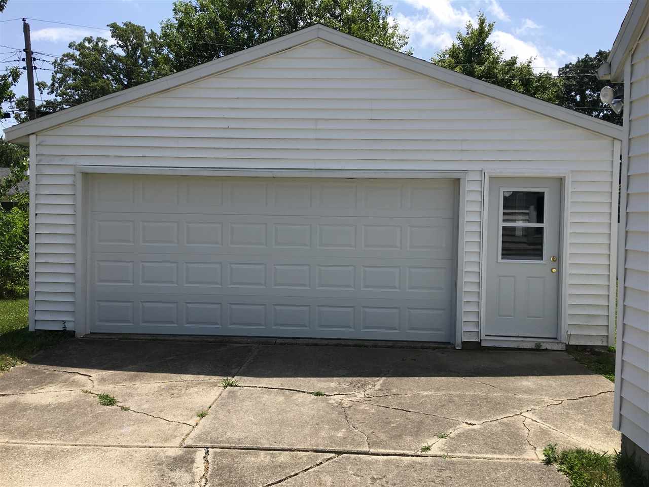 1909 Maplewood Road Fort Wayne, IN 46819 - Photo 7 of 28
