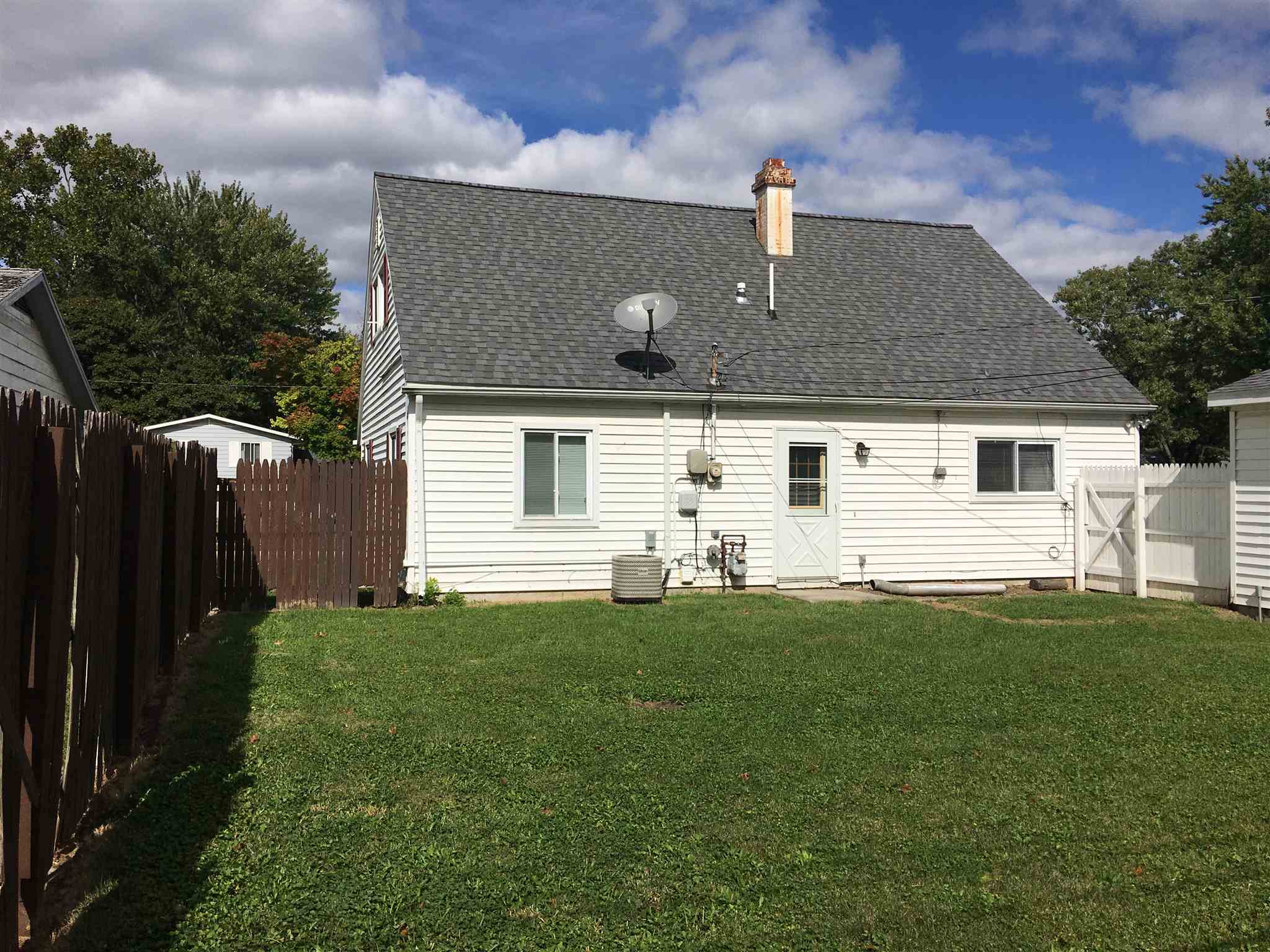 1909 Maplewood Road Fort Wayne, IN 46819 - Photo 8 of 28